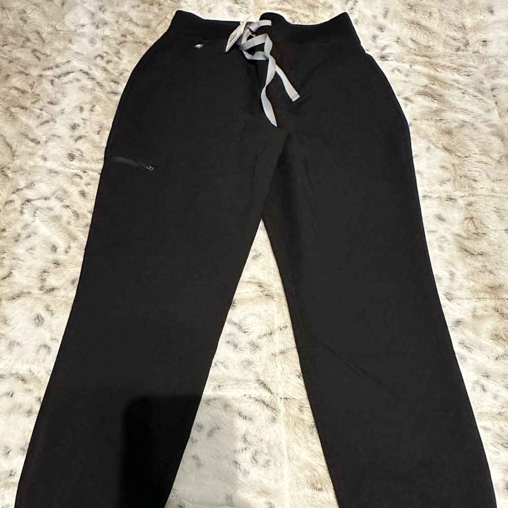 Woman’s black fig scrubs